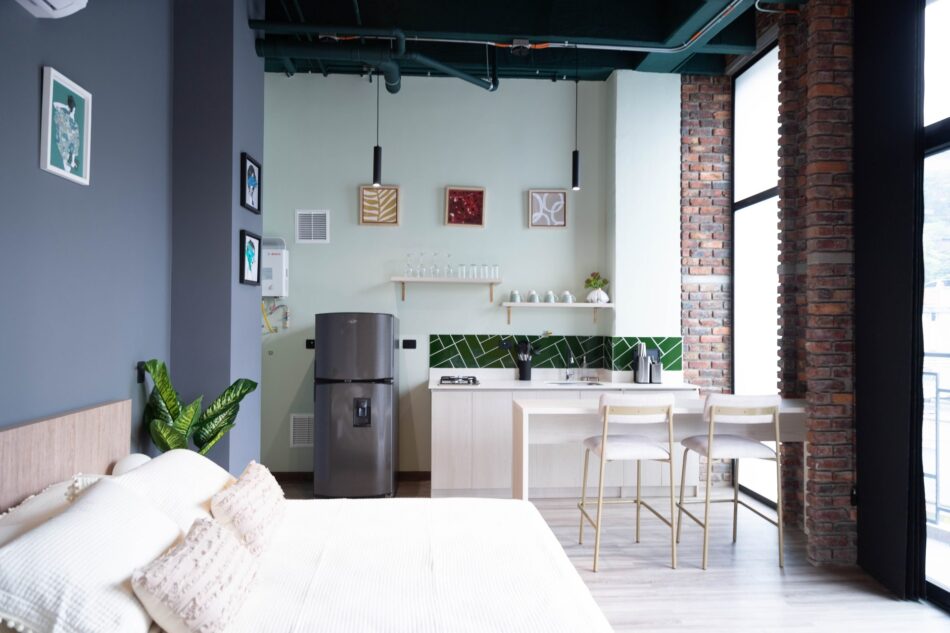 royal-living-301-kitchen-from-bedroom-01.jpg