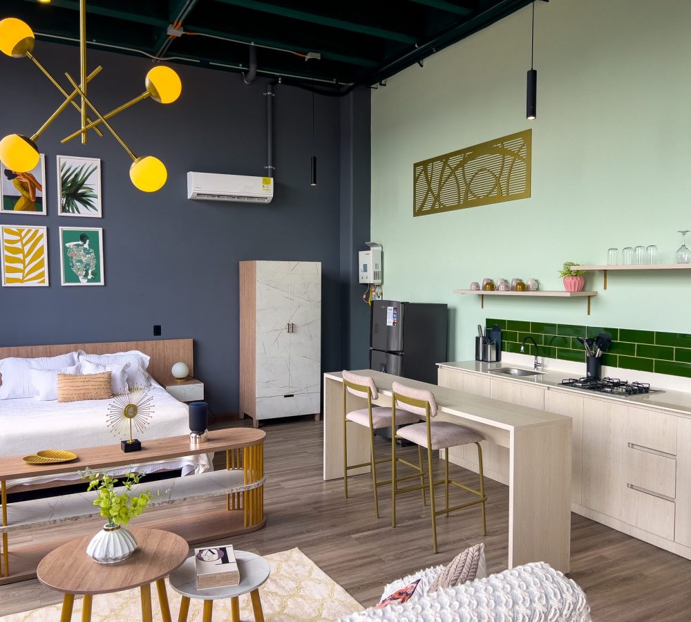 royal-living-403-full-room-overview-01